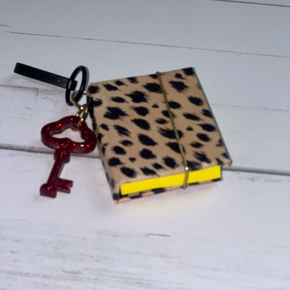Keychain Sticky Note Bookbinder / post-it dispenser / Post-it hand-held  Notes - Picture 2 of 12